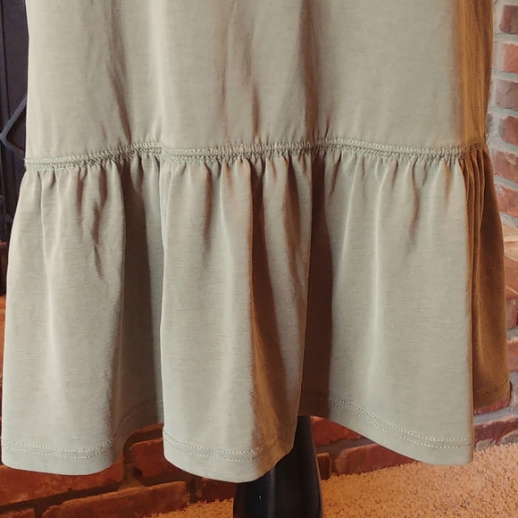 Casual Couture by Green Envelope top size M army green - Picture 5 of 6